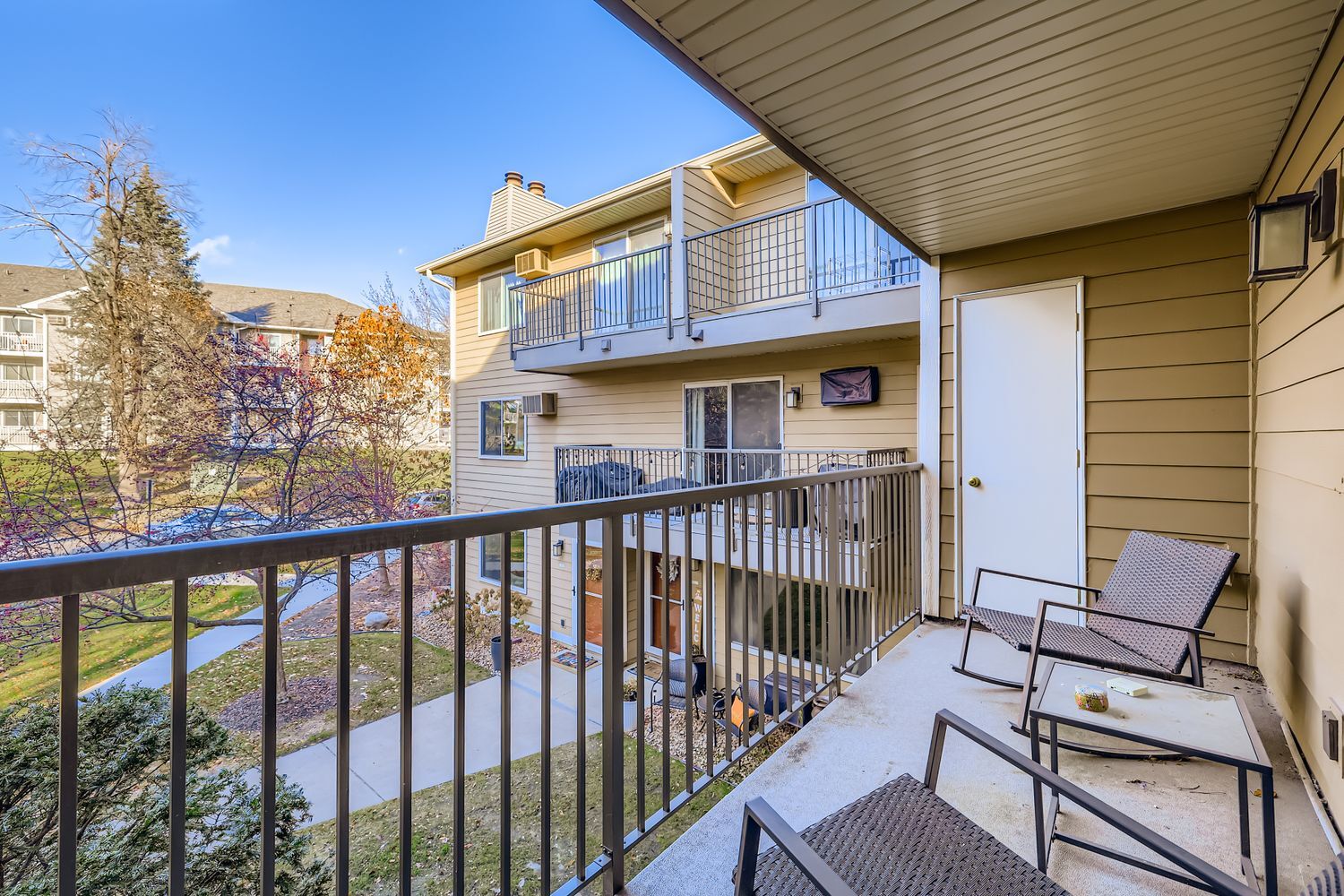 Building Photo - 2250 Ridge Dr