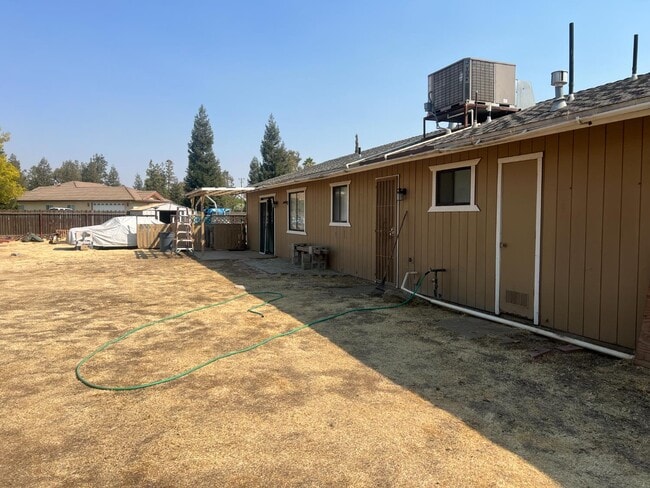 Building Photo - 17495 Melba Dr E