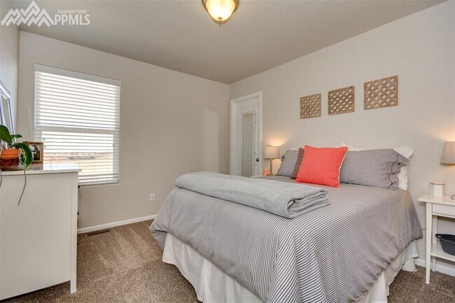 Building Photo - 8288 Hardwood Cir