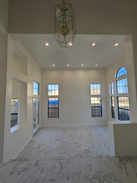 Building Photo - 42057 Parkmont Dr