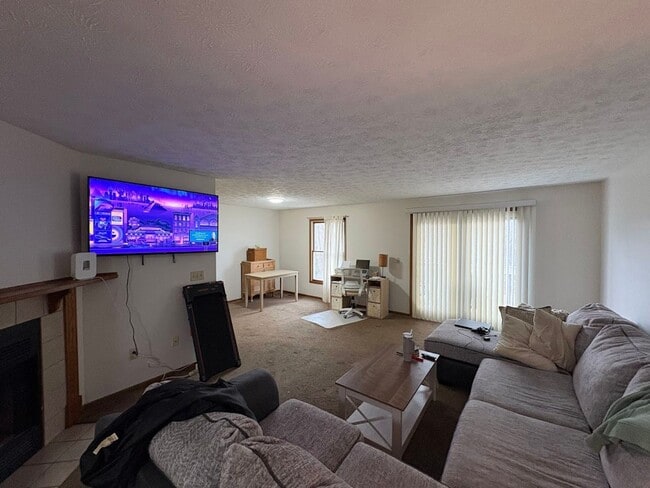 Building Photo - 4646 Castlebar St NW