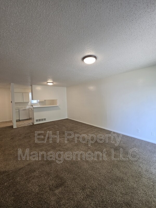 Building Photo - 8728 E Arthur Cir