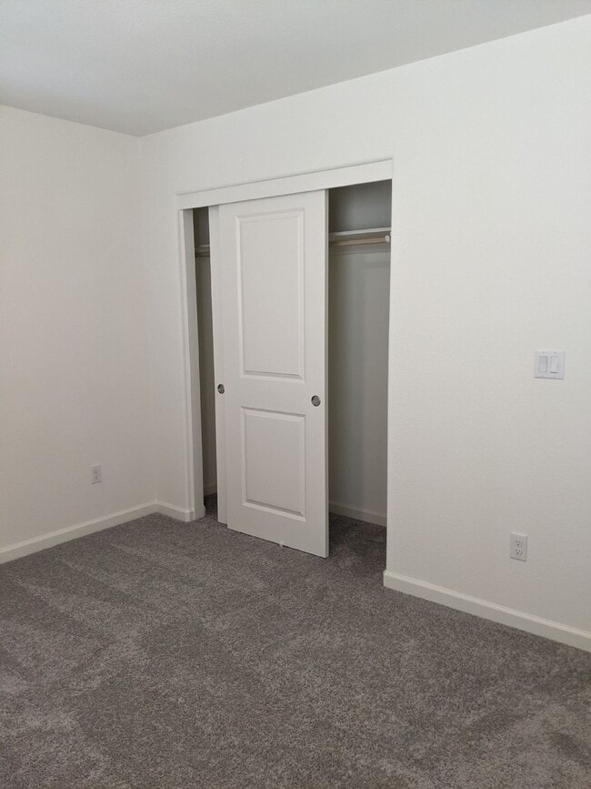 Building Photo - Ready Now! Beautiful Two Story Home in Nor...