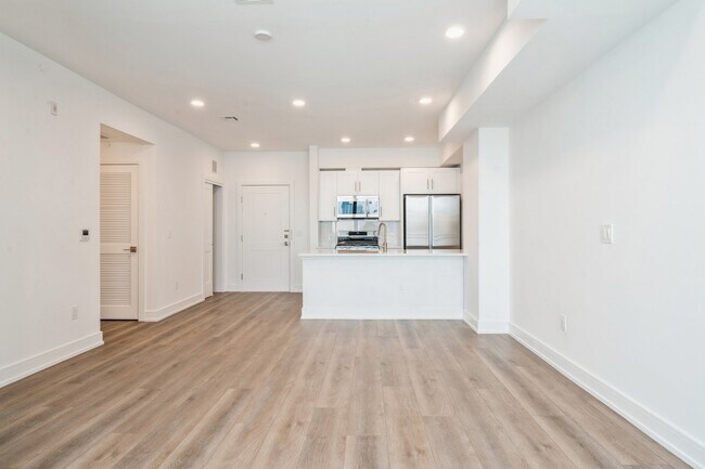 Primary Photo - 32 Jones St