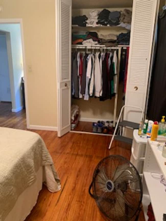 Building Photo - Two bedroom one bath close to law school