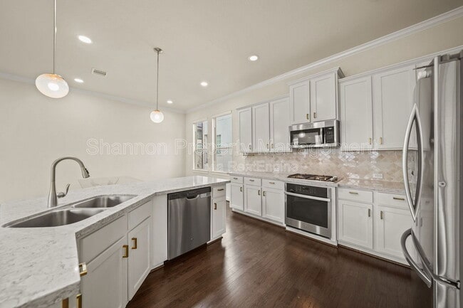 Building Photo - 2025 Cambridge Heights Pl