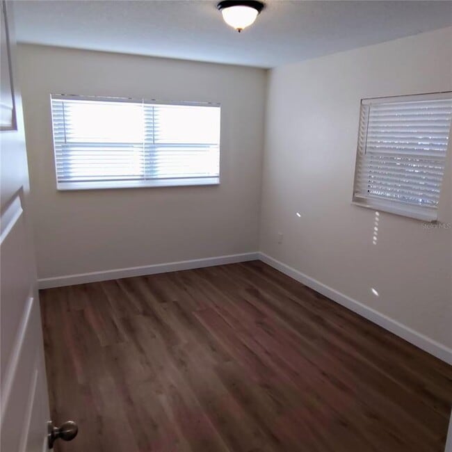 Building Photo - 2230 Grove St S