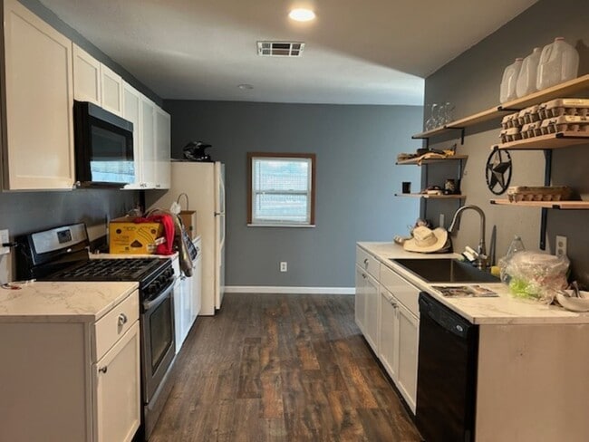 Building Photo - 34743 Betka Rd