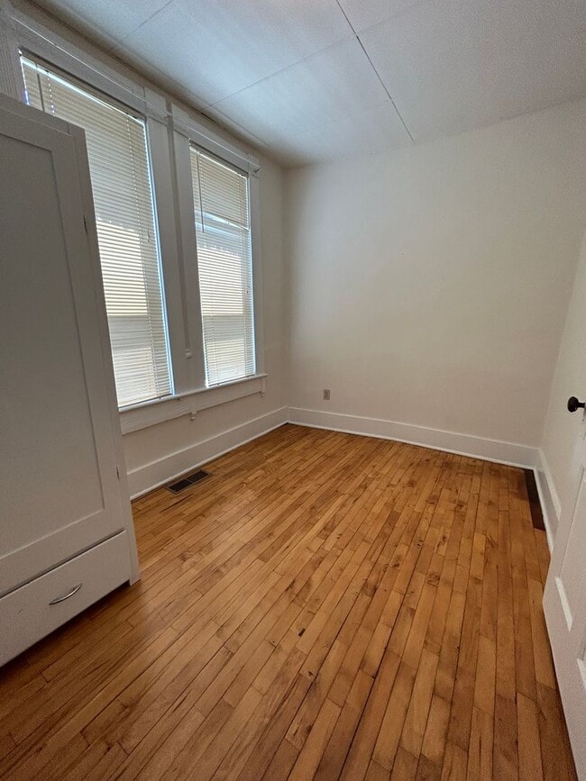 Building Photo - One Bedroom Apartment on Northside