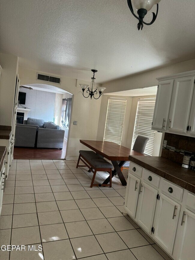 Building Photo - 12176 Dos Rios Dr