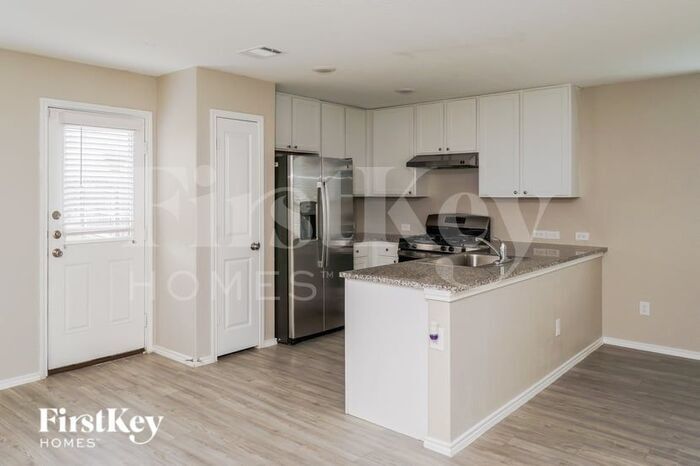 Building Photo - 2425 Double Oak Dr