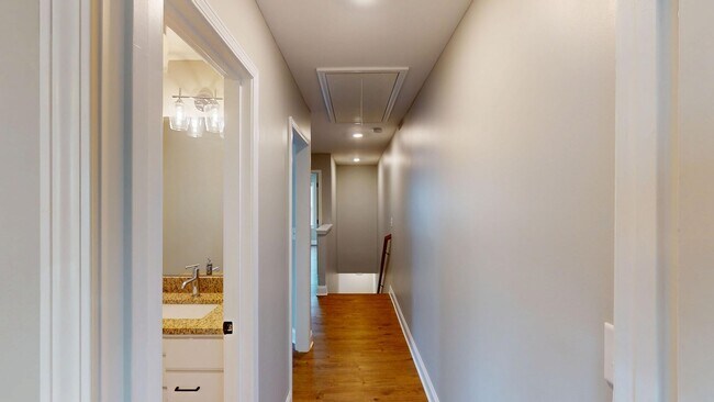Building Photo - Columbia, TN 2 Bed/2.5 Bath Townhome With ...