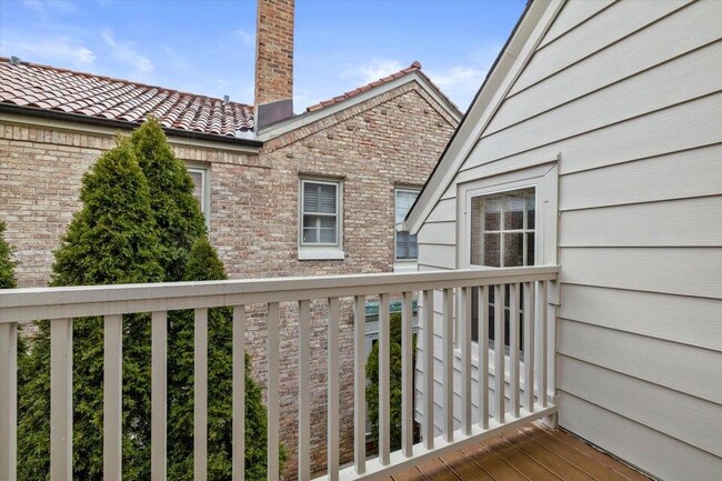 Building Photo - 3916 N Ridgefield Cir