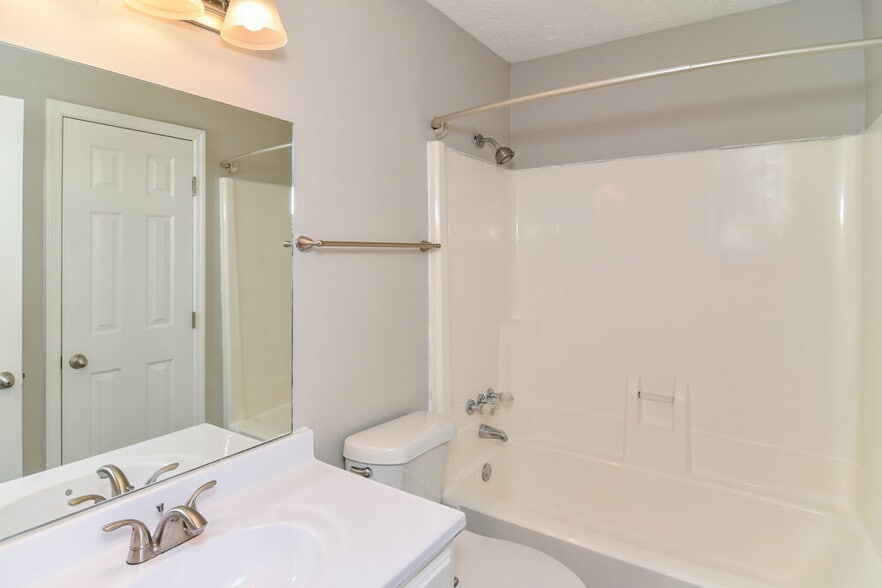 Building Photo - 312 Pine Ridge Ln