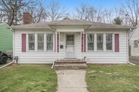 Building Photo - $1450- 2 Bedroom home, Renovated, NEW PICT...