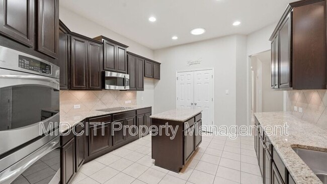 Building Photo - 842 Santa Cruz Ln