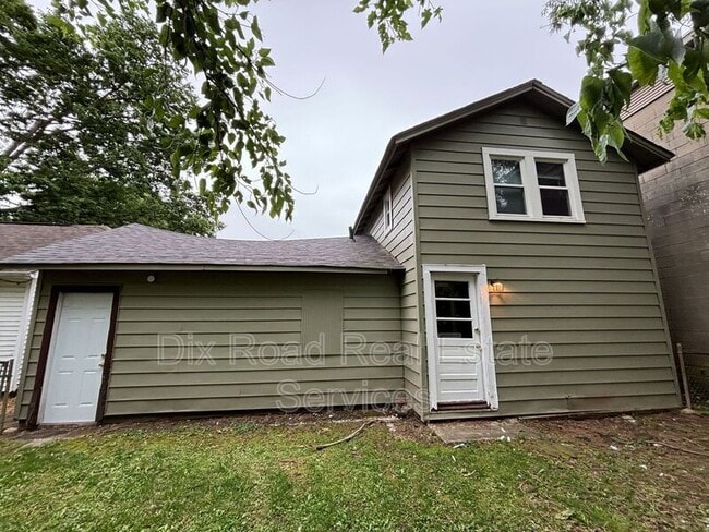 Building Photo - 3018 Tytus Ave