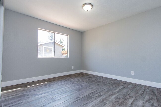 Building Photo - 725 Lambert Way