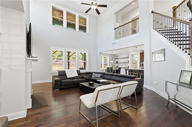 Building Photo - 2530 Maple Ridge Ln