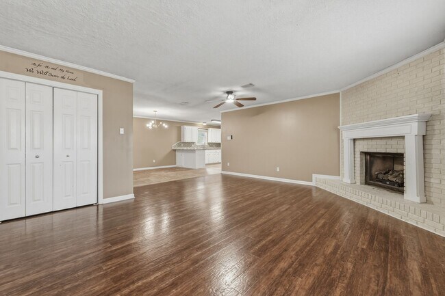 Building Photo - Nice 3 Bedroom 2 and a Half Bathroom House in Jacksonville, Arkansas