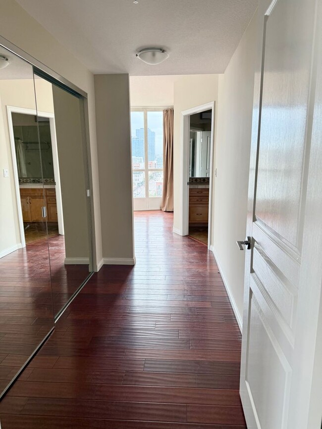 Building Photo - Pet Friendly Two Bedroom in High-Rise