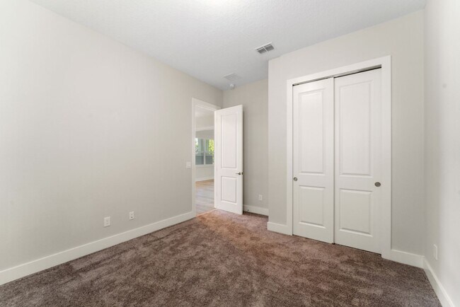 Building Photo - Beautifully Maintained 3/2.5 Bath Home wit...