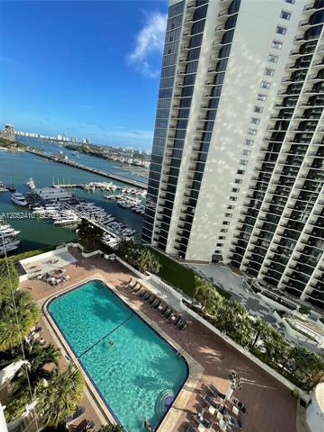 Building Photo - 1717 N Bayshore Dr