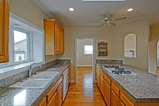 Building Photo - BEAUTIFUL, BRIGHT & AIRY 3BR2.5BA DETACHED TOWNHOME W/ LARGE 2-CAR GARAGE, WORKSHOP/BONUS ROOM, C...