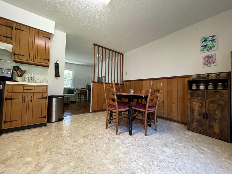 Kitchen - 963 Brynwood Dr