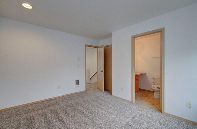 Building Photo - Beautiful 3 Bd 3 Ba Home in Bagley Downs Neighborhood