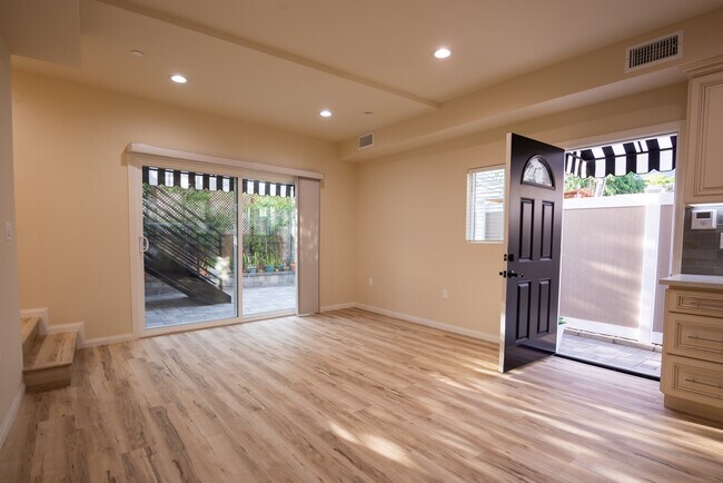 Building Photo - 1637 N Allen Ave