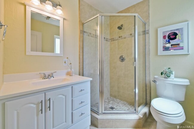 Building Photo - 542 Brewster Ave