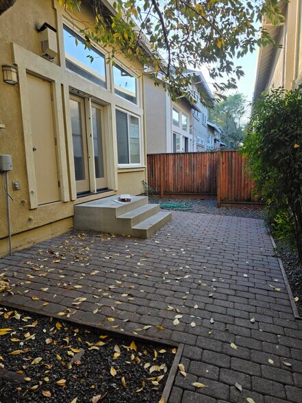 Building Photo - 426 Matteri Cir