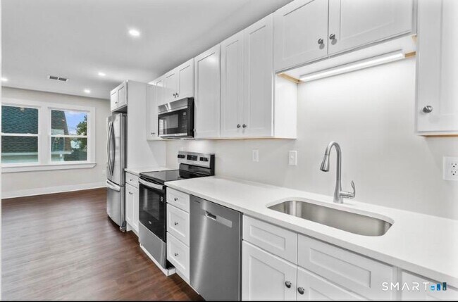 Building Photo - 57 E Main St