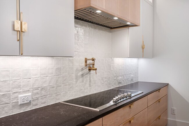 Building Photo - Modern 5-bedroom, 5-bathroom home in Durham