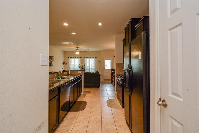 Building Photo - 6038 Wesley Manor Ct