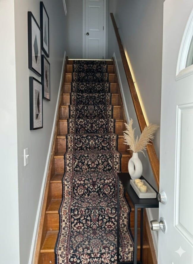 Building Photo - 319 Charles Ave