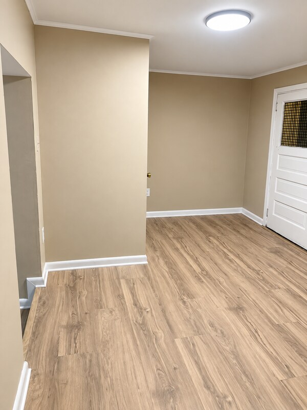 Building Photo - 129 Dove St