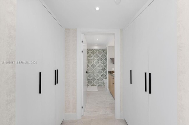 Building Photo - 1800 Sunset Harbour Dr