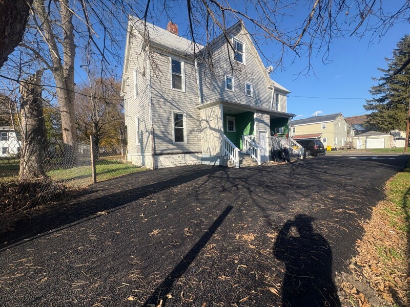 Building Photo - 362 Norton St