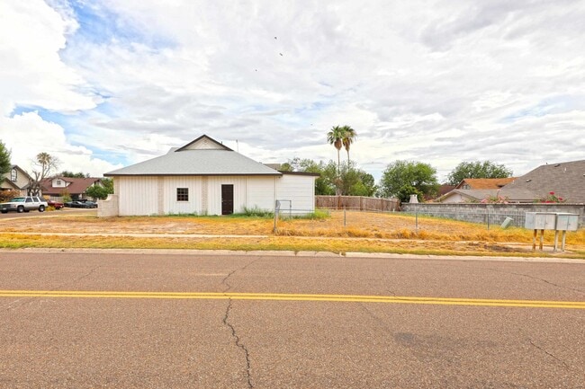 Building Photo - 102 St Pierre Ln