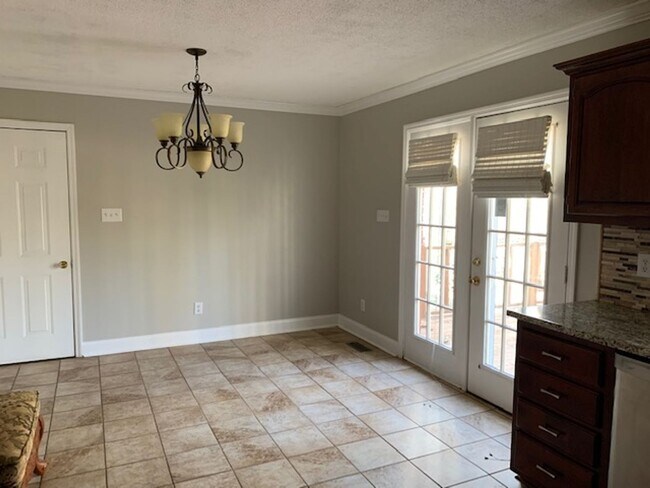 Building Photo - BEAUTIFUL 3 BEDROOM HOME