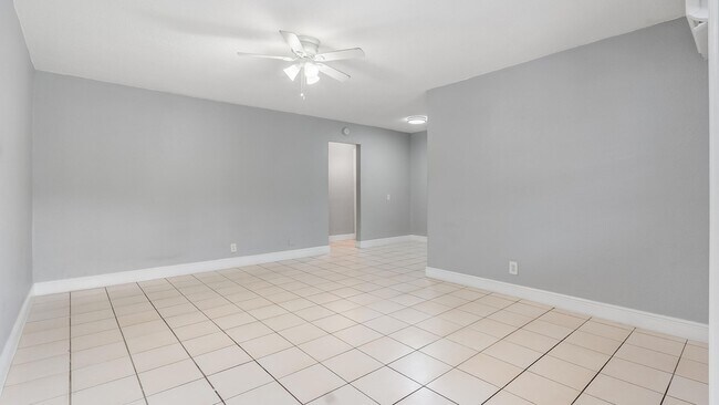 Building Photo - 626 SW 14th Ave