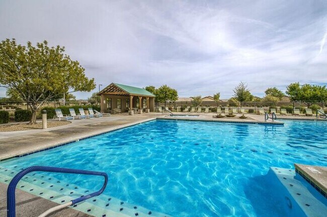 Building Photo - 4BR / 2.5BA Home with Expansive Lot – 2-Car Garage, Community Pools & Golf