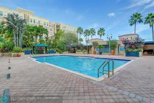 Building Photo - 520 SE 5th Ave