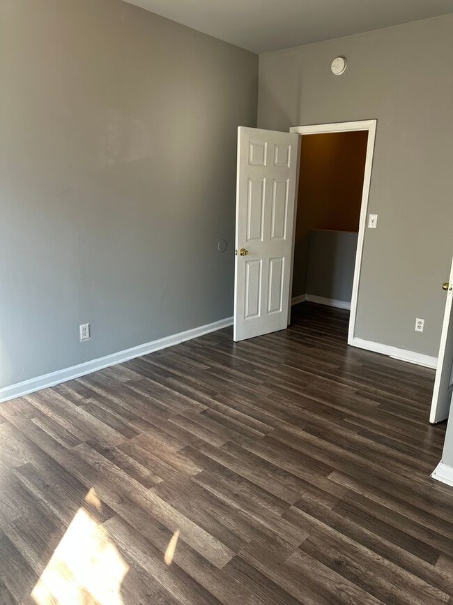 Building Photo - Spacious Home for Rent! W/D! Close to JHU, KKI and Public Trabsportation!