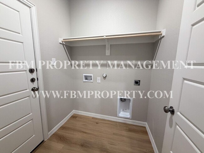 Building Photo - 1777 Refuge Wy