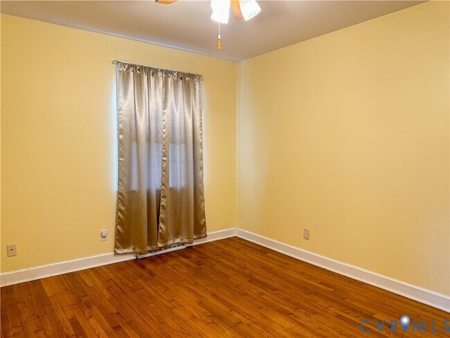 Building Photo - 904 Forestview Dr