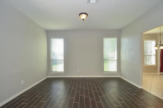 Building Photo - 5961 Whispering Lakes Dr