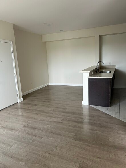 Building Photo - 5222 Vantage Ave